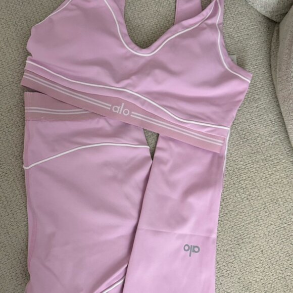 Alo Yoga Airbrush Heart Throb Bra & Leggings Set Pink - Picture 3 of 3